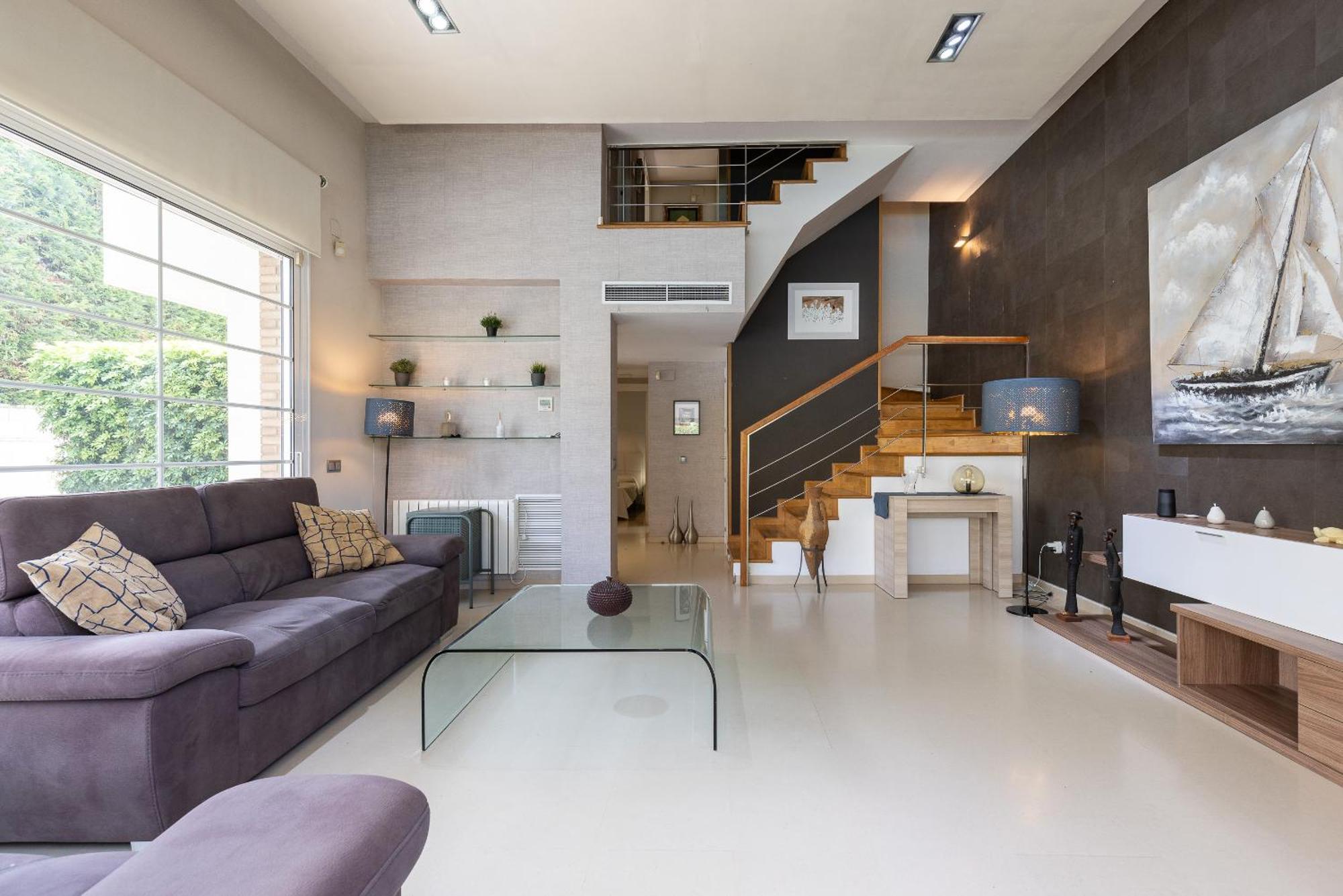 Martorell Planet Costa Dorada 坎布里尔斯 外观 照片