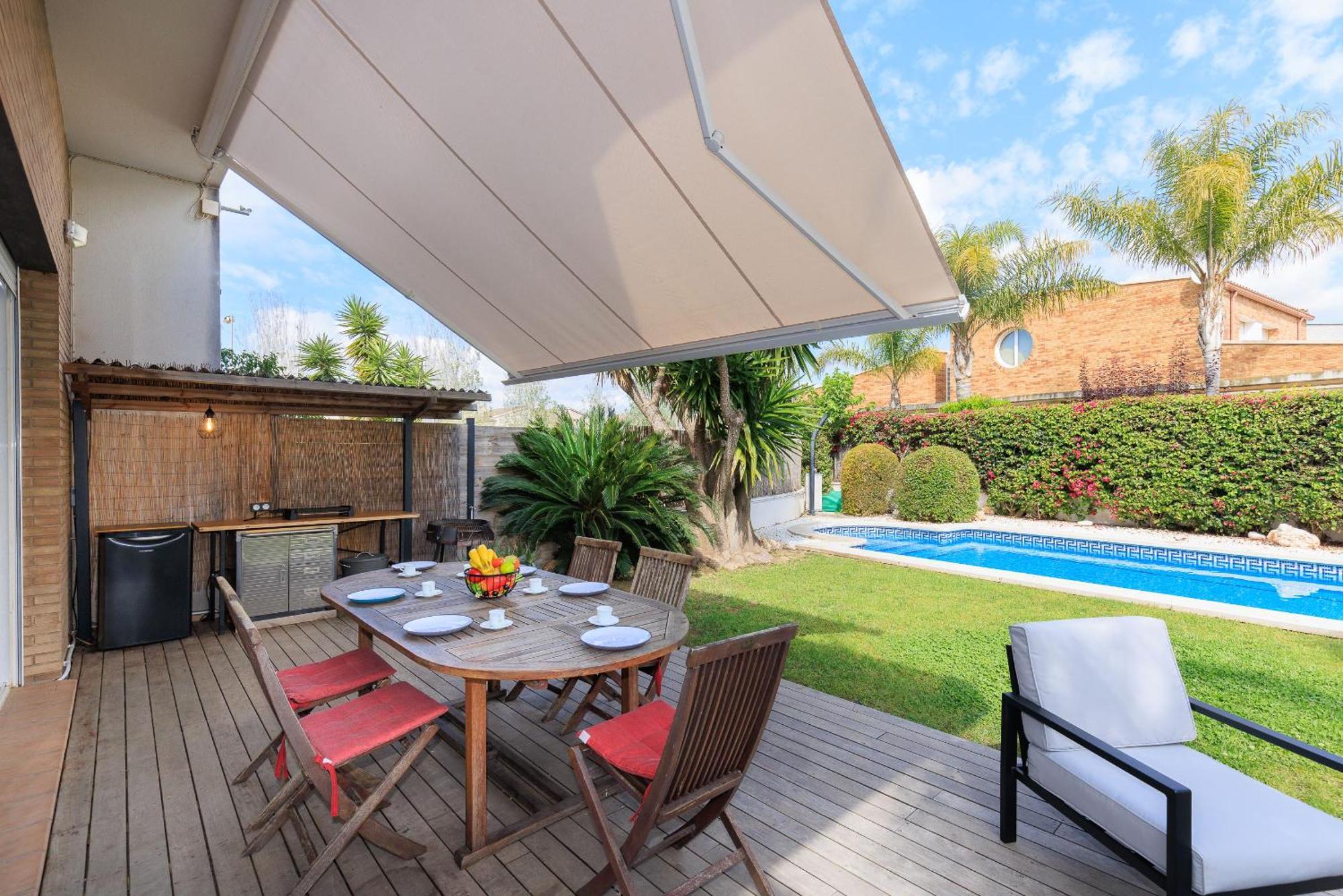 Martorell Planet Costa Dorada 坎布里尔斯 外观 照片